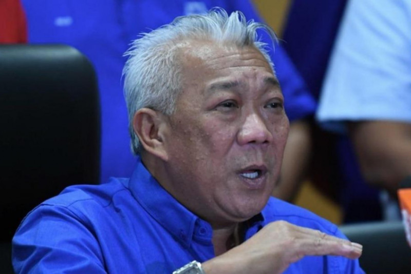 Sabah Works Minister Datuk Seri Bung Moktar Radin says the state cannot be spending hundreds of millions of ringgit to repair the road when the state government is going to demolish it again in the next two years. – Bernama pic, March 26, 2022
