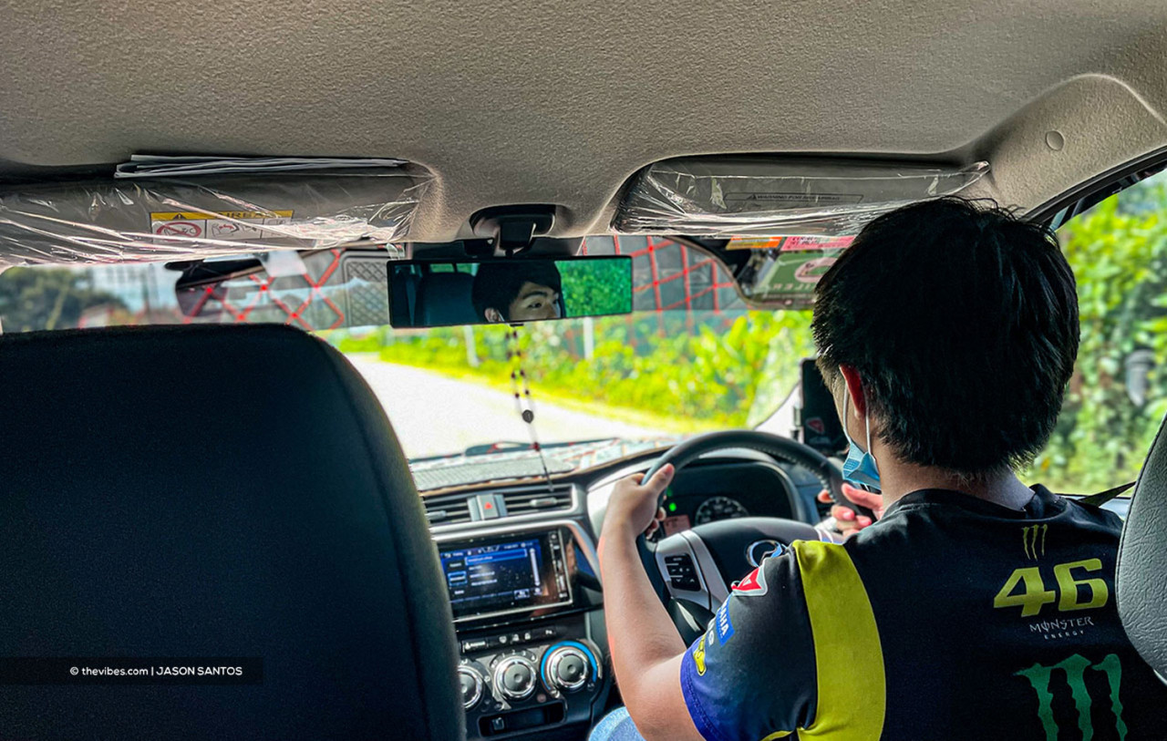 Keningau local Kansing, who works as an e-hailing driver, earns an average of RM30 to RM40 a day amid the pandemic due to low passenger numbers. – JASON SANTOS/The Vibes pic, July 18, 2021