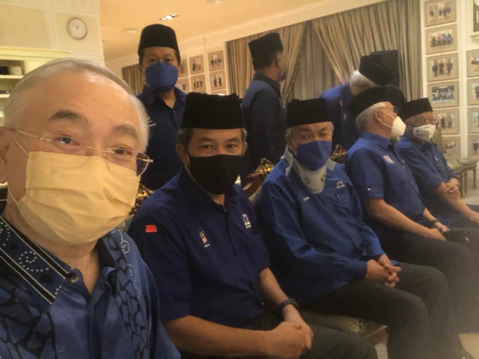(From left) MCA president Datuk Seri Wee Ka Siong shares a selfie with Barisan Nasional (BN) chief Datuk Seri Ahmad Zahid Hamidi, deputy Datuk Seri Mohamad Hasan, BN adviser Datuk Seri Najib Razak, Prime Minister Ismail Sabri Yaakob, and Umno secretary-general Datuk Seri Ahmad Maslan (standing). – Facebook pic, November 21, 2021