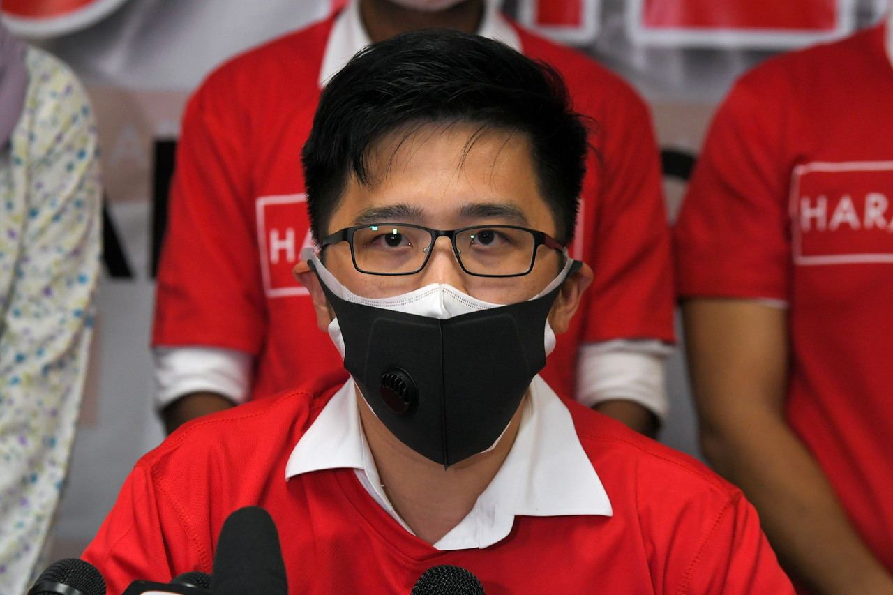 The government must act now to prevent risk multipliers from turning this natural disaster into an irreversible public health catastrophe, says Pakatan Harapan Youth national chief Howard Lee. – Bernama pic, December 24, 2021