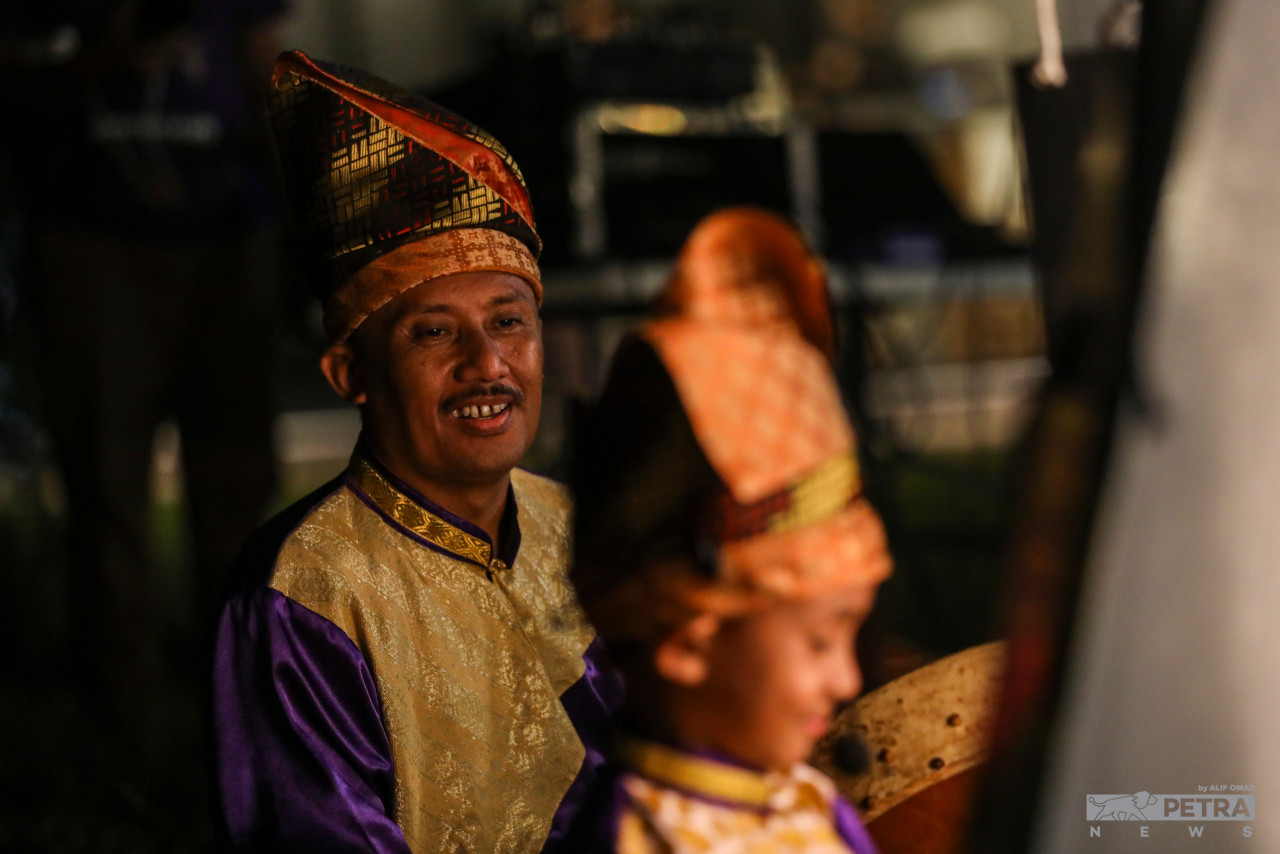 Pyu’s father, Mohd Sulhie Yusuf, also a traditional Kelantanese performing arts expert, says his son developed a natural liking for wayang kulit after being exposed to the art form from the age of three. – ALIF OMAR/The Vibes pic, May 2, 2022