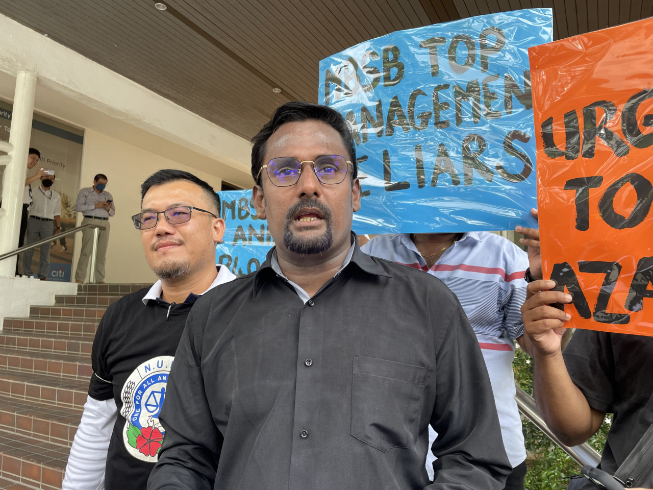 Jamil (centre) claimed that B40 and M40 employees were prevented from joining NUBE through manipulation. – SOFIA NASIR/The Vibes pic, June 22, 2022