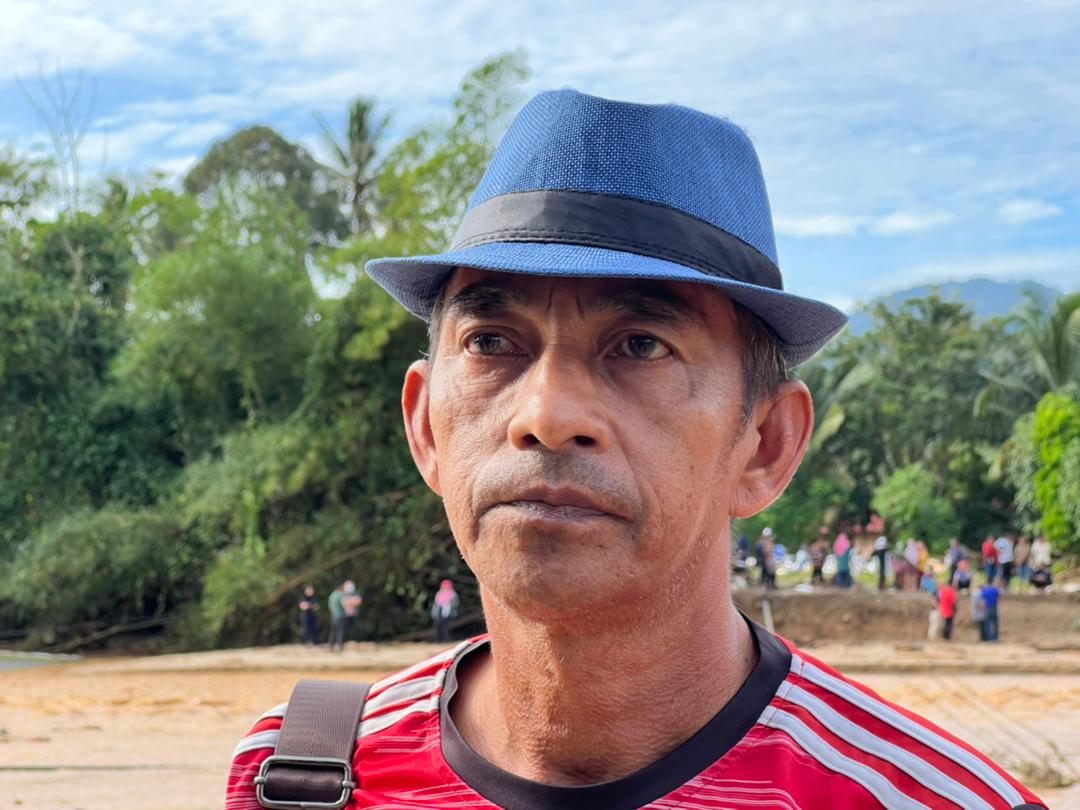 Sopian Mohd Aziz, 53, said the water column and mud floods were the first instance in the 50 years he had lived in Kg Iboi. – SOFIA NASIR/The Vibes pic, July 5, 2022
