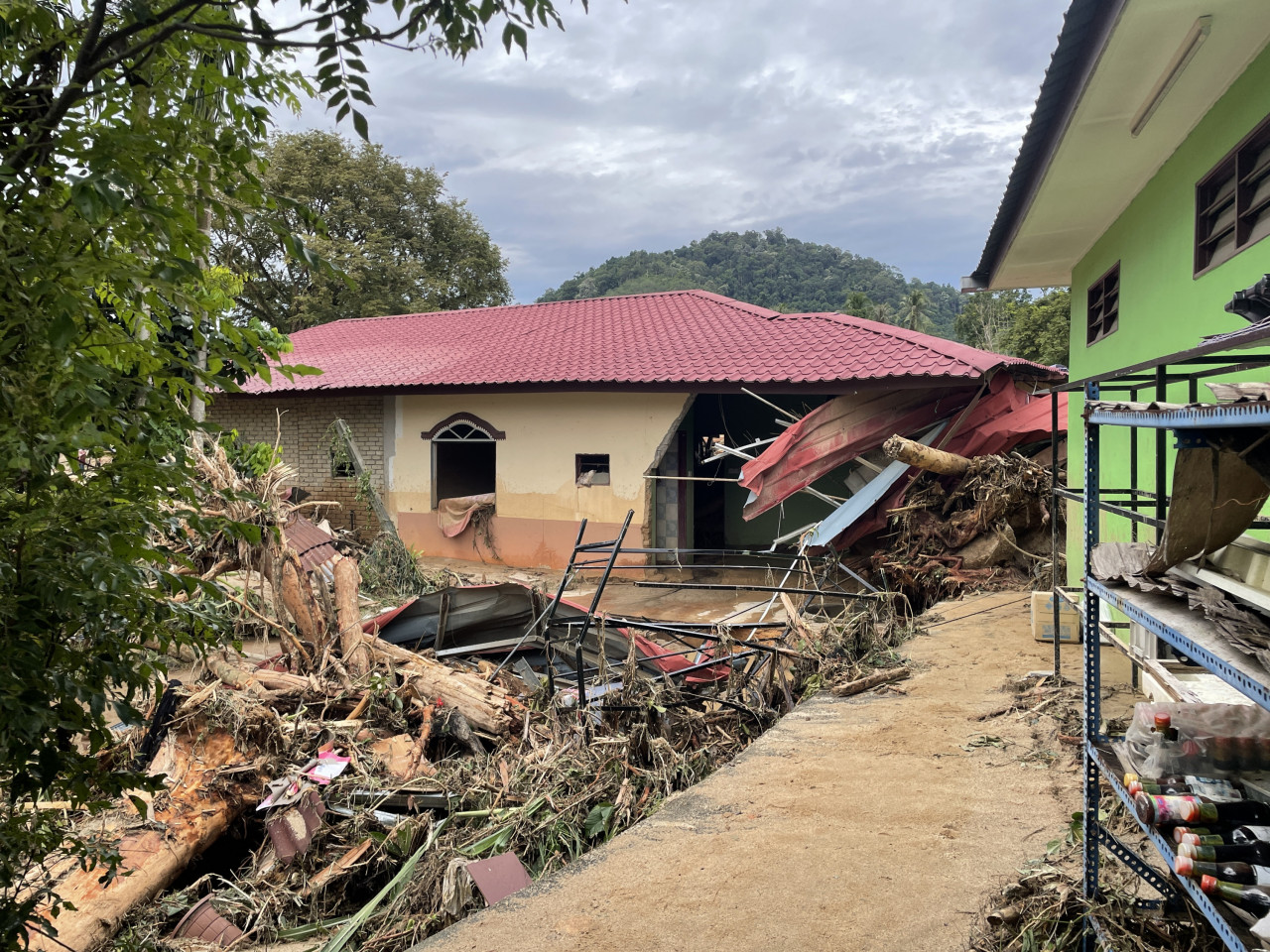 A house in terrible condition after being hit by mud from the flood. – SOFIA NASIR/The Vibes pic, July 5, 2022