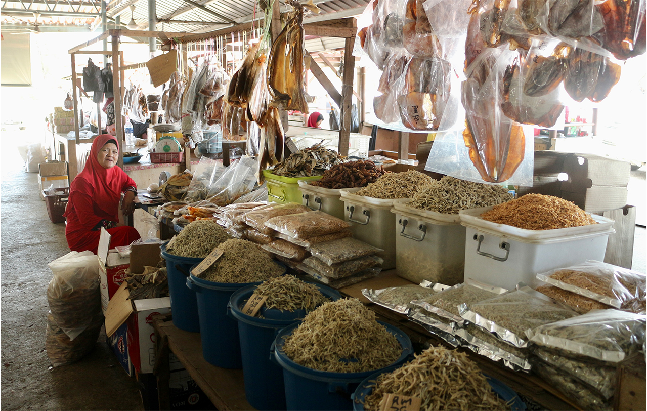 A shop operator, Alisha Murnizam, 40, says tourism is not picking up fast enough in Kudat and wants the state government to do more. – JASON SANTOS/The Vibes pic, September 12, 2022