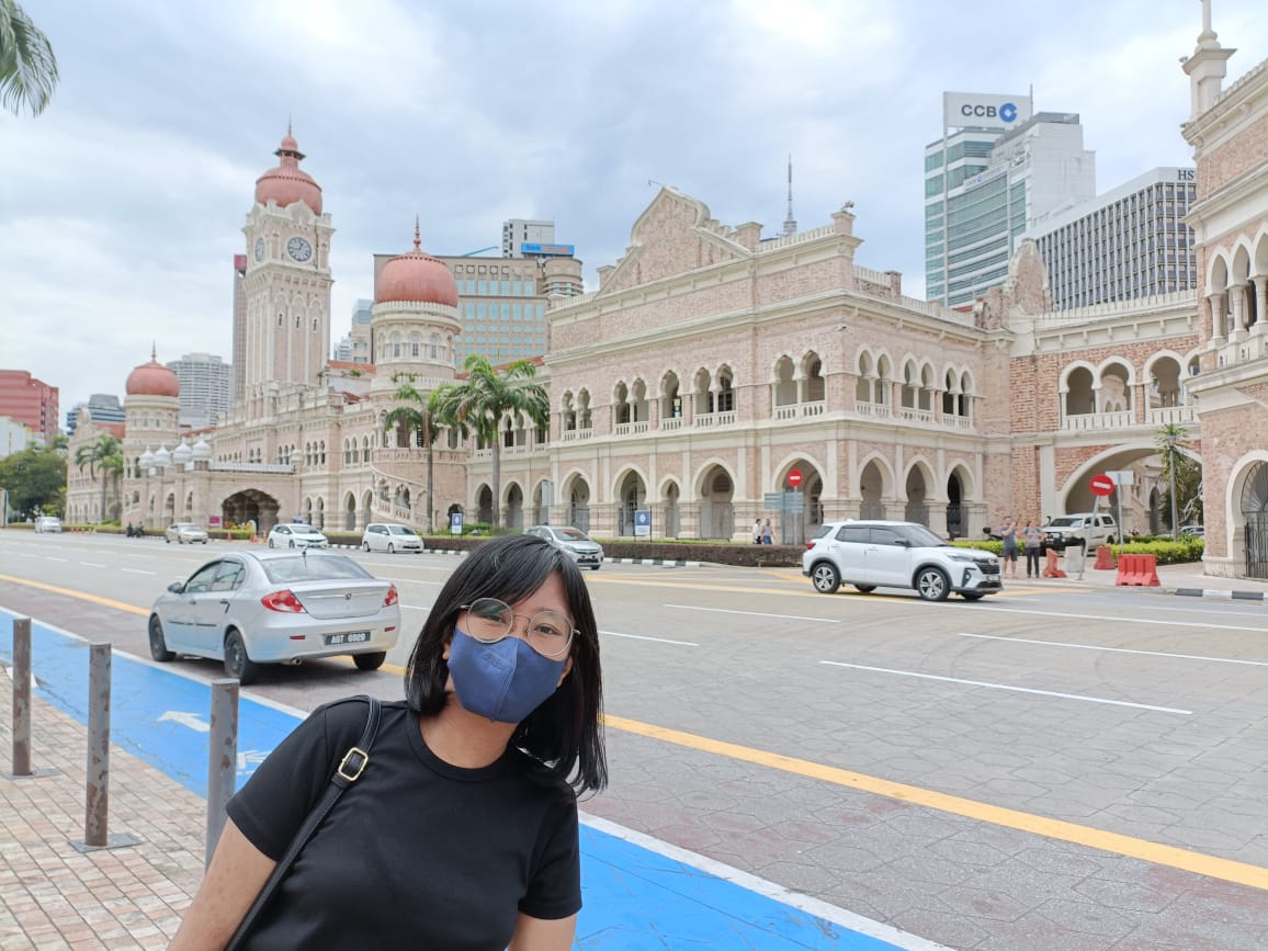 Teyun Huey Sze, a communications practitioner, shares how she celebrated Independence Day and Malaysia Day together during secondary school. – HAKIM MAHARI/The Vibes pic, September 16, 2022