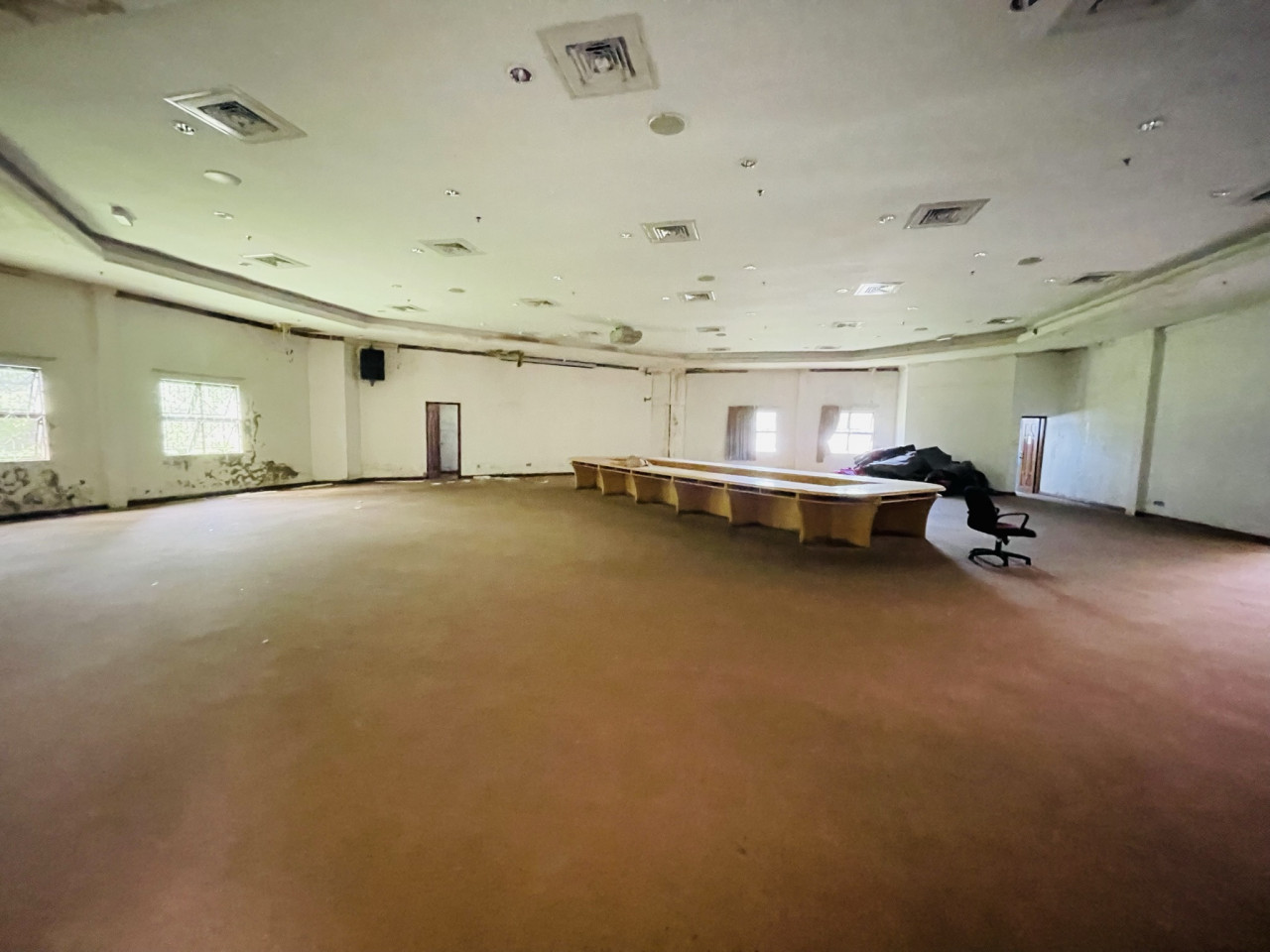 Then industrial development minister Datuk Raymond Tan had hinted at the redevelopment of the Sabah Trade Centre, but after the state government changed twice in 2018 and 2020, the plan appeared to have been put on the backburner.  Consequently, the once-bustling STC saw a decline in both maintenance and bookings, setting it on a downward trajectory. – JASON SANTOS/The Vibes pic, July 27, 2023