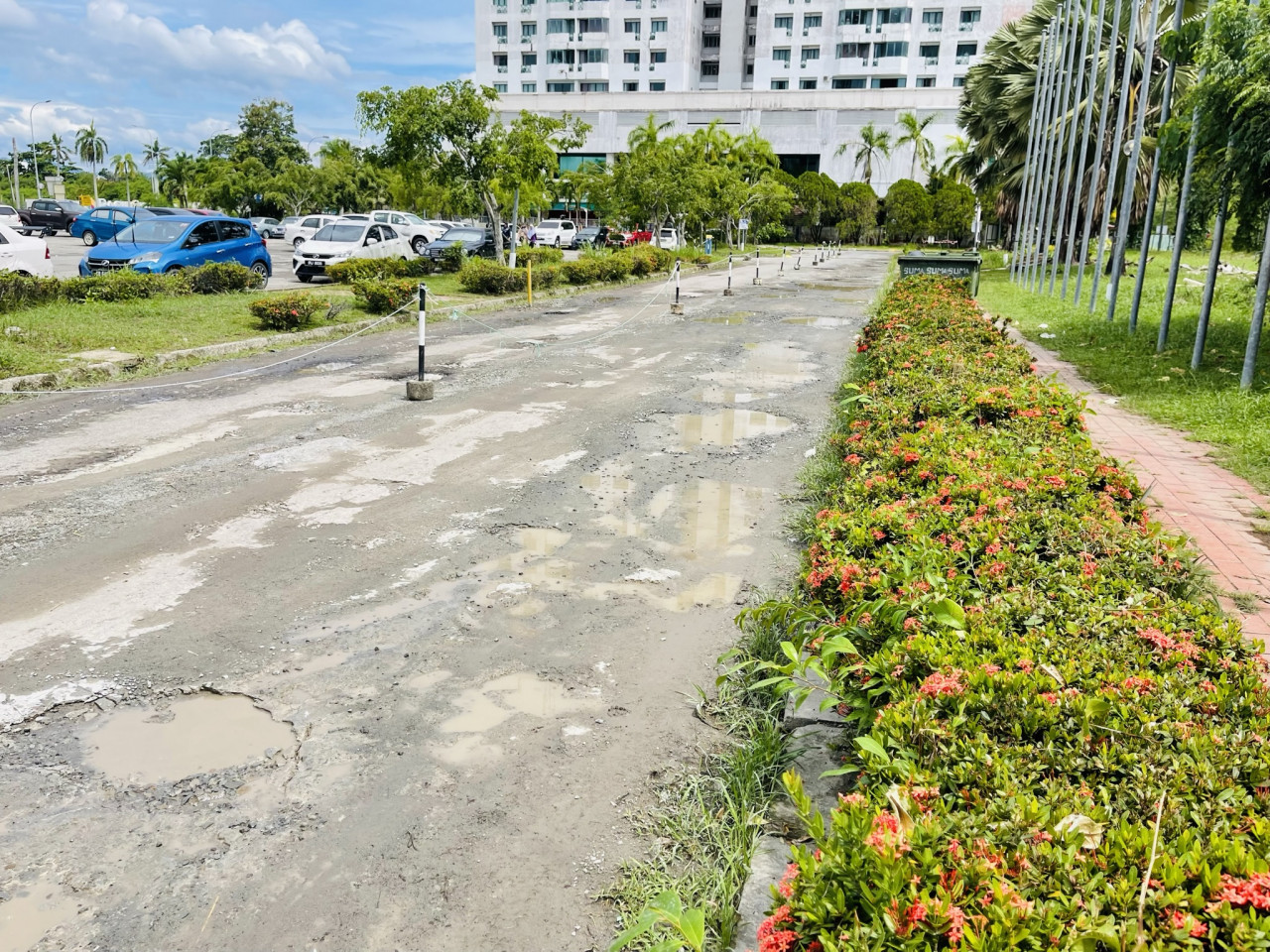 The opening of the Sabah International Convention Centre in 2019 had also badly affected the Sabah Trade Centre’s business.  A formidable competitor with state-of-the-art facilities, SICC became the new go-to destination for larger gatherings and international events. – JASON SANTOS/The Vibes pic, July 27, 2023