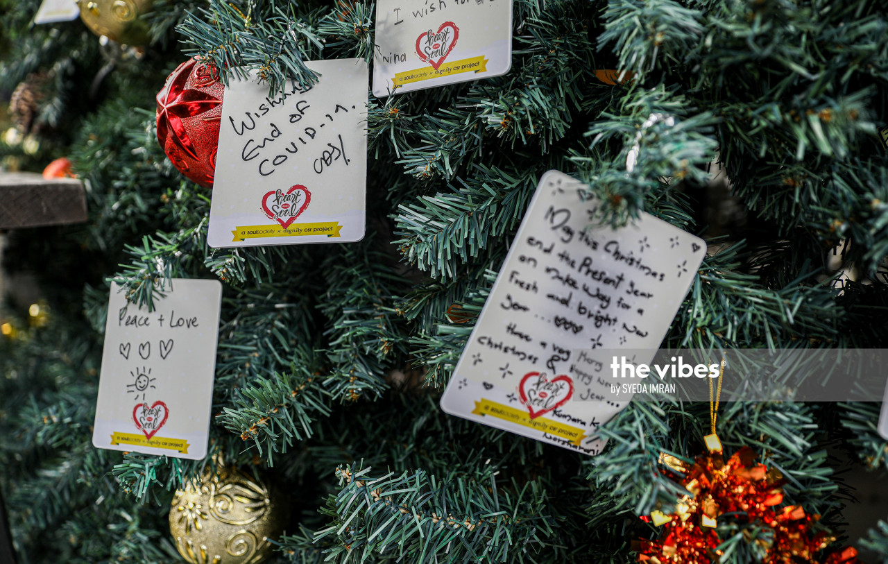 With the year being what it was, pretty much everyone’s asking Santa for an end to Covid-19. – The Vibes pic, December 25, 2020