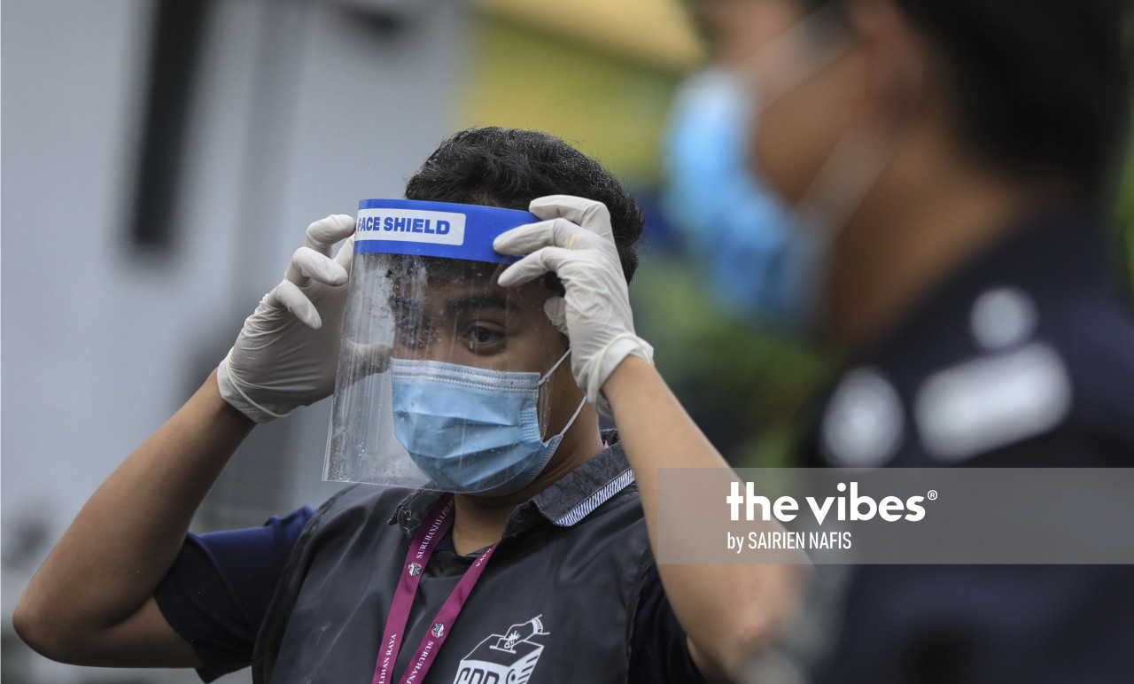 An Election Commission officer has a face shield at the Kota Kinabalu police headquarters. – The Vibes pic, September 22, 2020