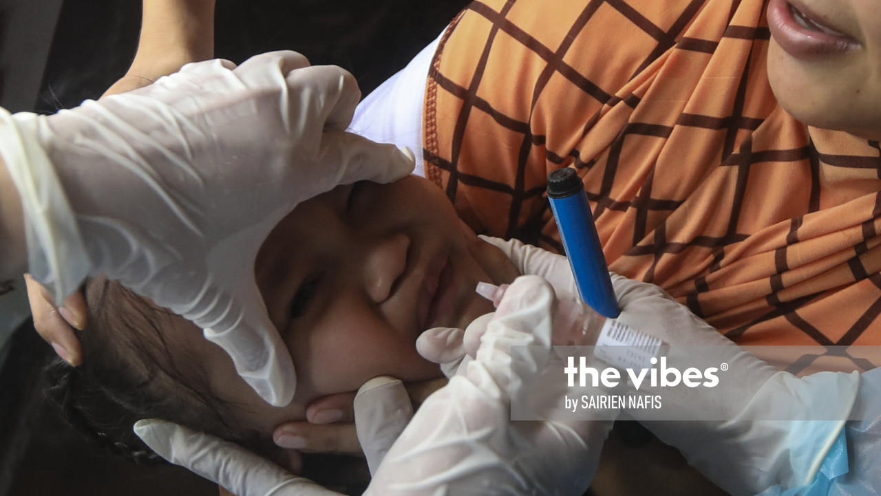 Menggatal government clinic workers giving the oral polio vaccine to a child in Kg Numbak. – The Vibes pic, September 24, 2020