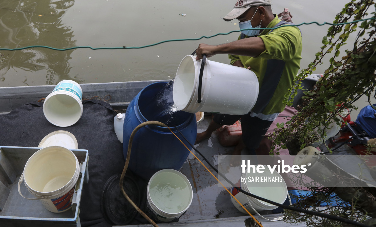 A man filling up a container with clean water in Kg Numbak. – The Vibes pic, September 24, 2020