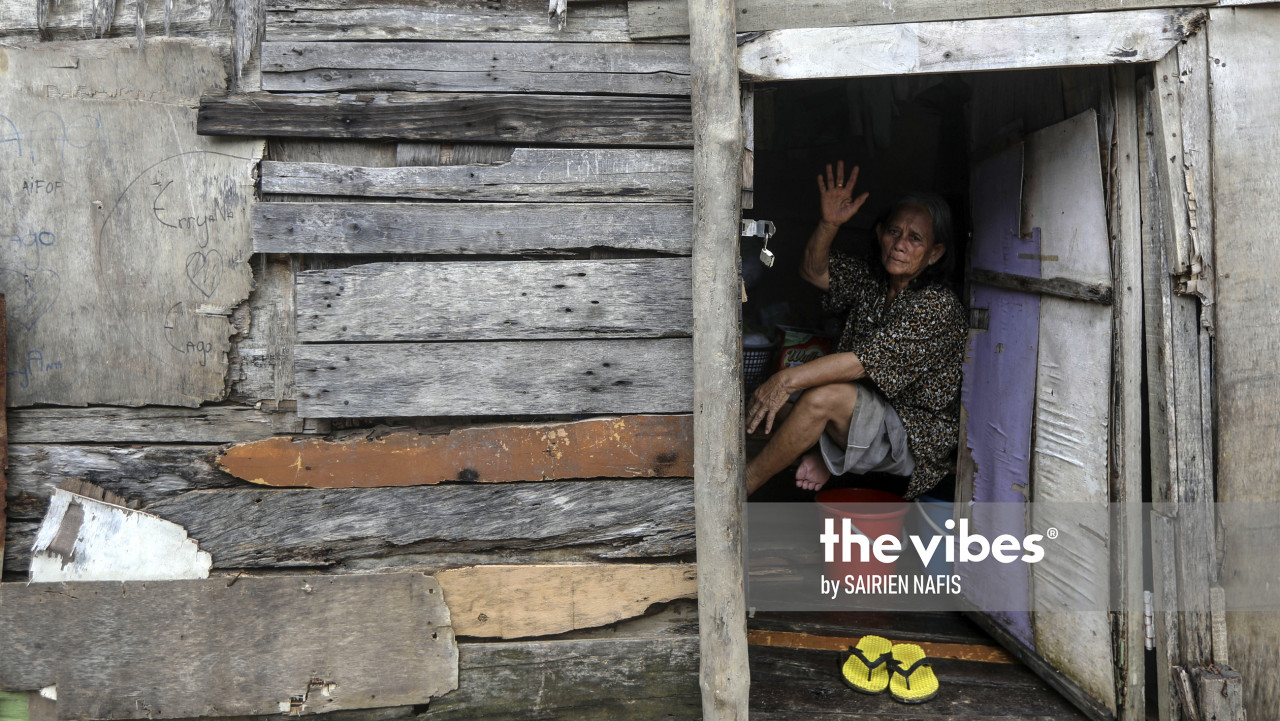 An elderly woman resting inside a house in Kg Numbak. – The Vibes pic, September 24, 2020