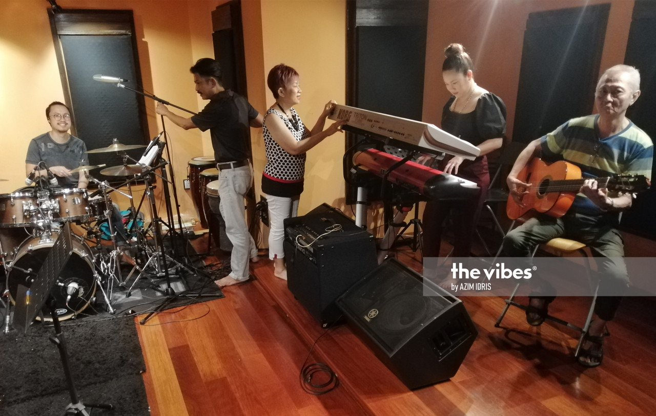 The family that plays together, stays together. – The Vibes pic, October 24, 2020