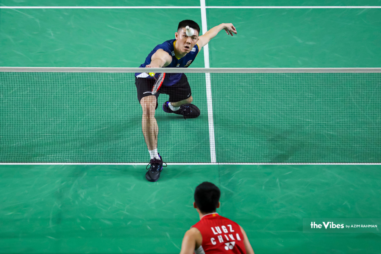 Lee Zii Jia held a comfortable lead in the first set, but the second set saw Lu Guang Zu finding his rhythm, leading the set at 18-11 with many expecting the match to head into the third set. – AZIM RAHMAN/The Vibes file pic, May 24, 2023
