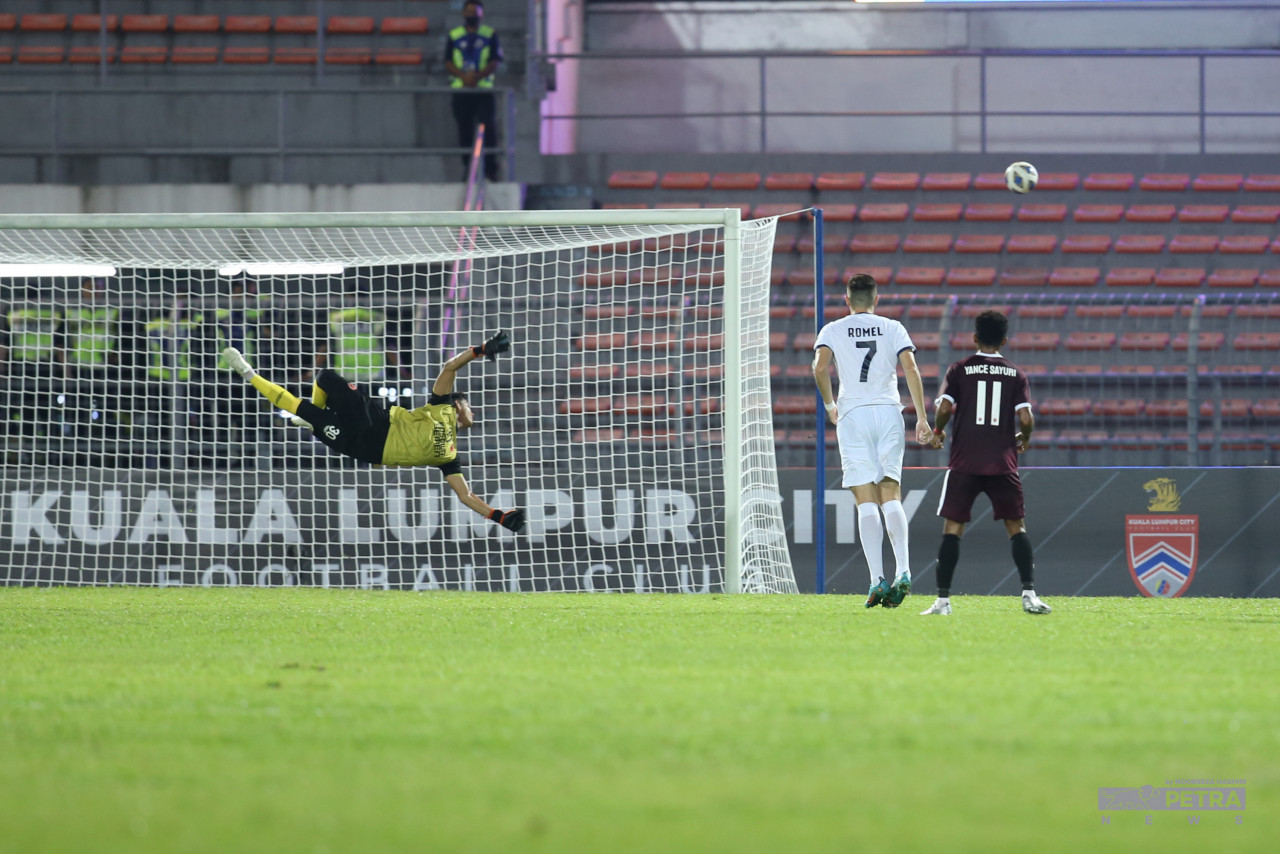 KL City comes close to scoring on several occasions during the AFC Cup group match against PSM Makassar. – NOREEZA HASHIM/ The Vibes pic, June 24, 2022