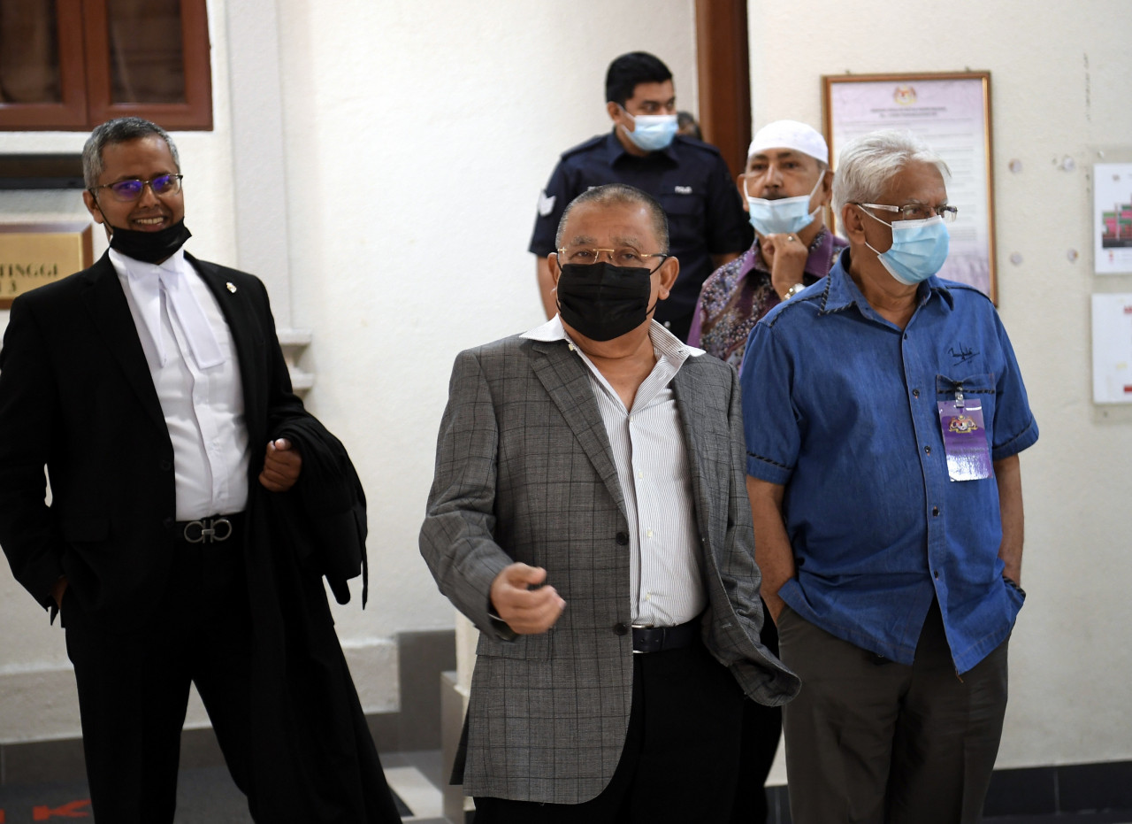 Former Felda chairman Tan Sri Mohd Isa Abdul Samad (centre), charged with corruption involving RM3 million in gratification, at the courts on December 24. Sentencing is based on a judge’s discretion, but many factors are at play. – Bernama pic, December 29, 2020