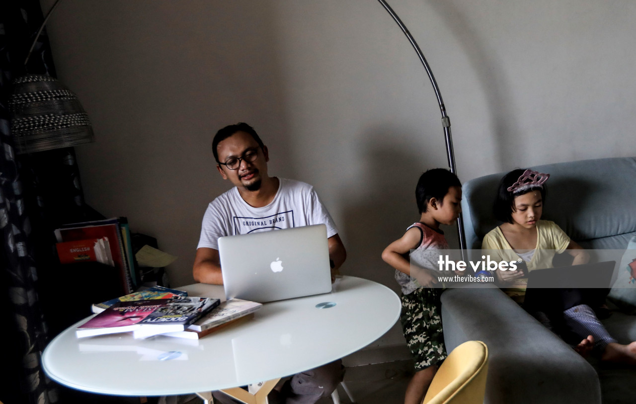 For Mohd Taufiq Mahmud working from home means he has to juggle childcare as well. – The Vibes pic, October 25, 2020
