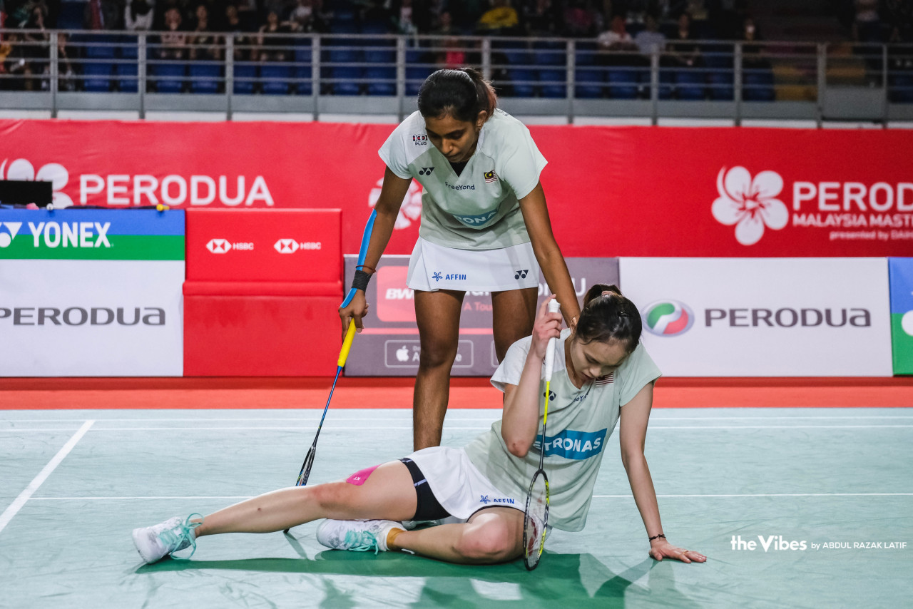 Although fatigue from yesterday’s one-and-a-half-hour-long second round match against Rena Miyura-Ayako Sakuramoto was creeping in for Pearly Tan-M. Thinaah (pic), they pushed through to mount a comeback from a set down. – ABDUL RAZAK LATIF/The Vibes pic, May 26, 2023