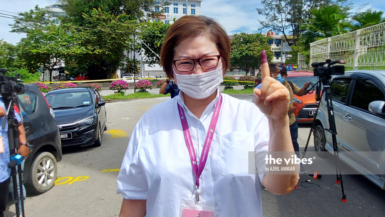Sabah PKR chief Datuk Christina Liew cast her ballot at SK Sacred Heart, Kota Kinabalu. – AZRIL ANNUAR/The Vibes, September 26, 2020