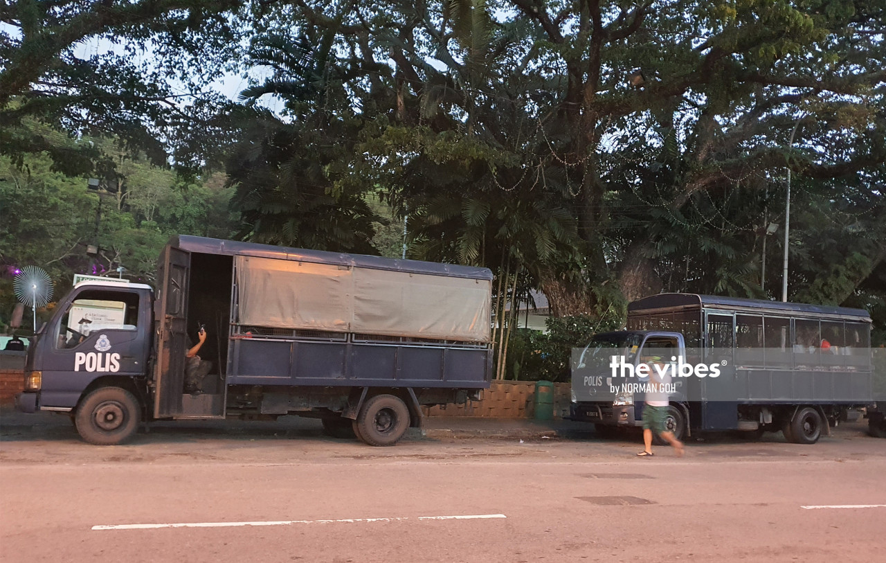 Riot police have been deployed to the state palace in Kota Kinabalu. – The Vibes pic, September 26, 2020