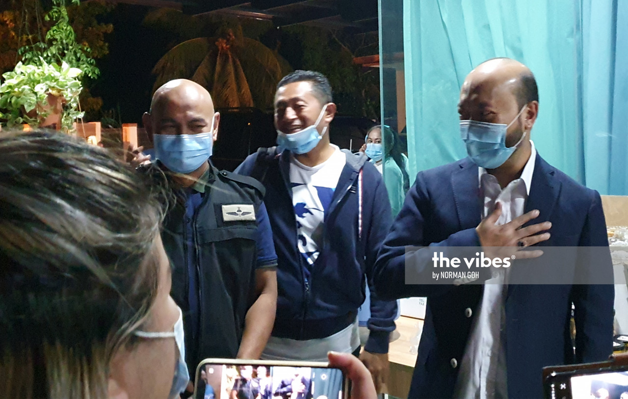 Datuk Seri Mukhriz Mahathir (right) arriving at the private residence of Warisan president Datuk Seri Mohd SHafie Apdal. – The Vibes pic, September 26, 2020