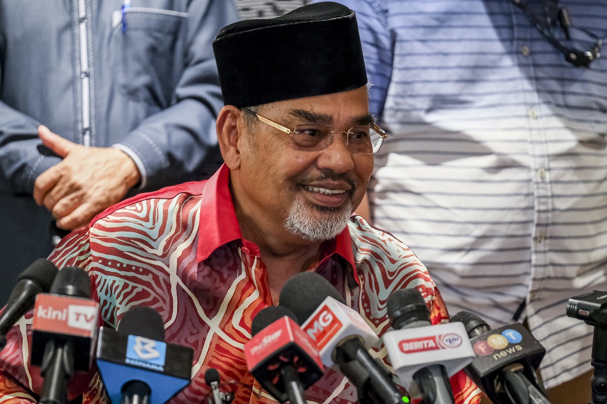 Datuk Seri Tajuddin Abdul Rahman jokingly said he will consider PAS’ invite to contest under the Perikatan Nasional (PN) banner. – ABDUL RAZAK LATIF/The Vibes pic, June 27, 2022