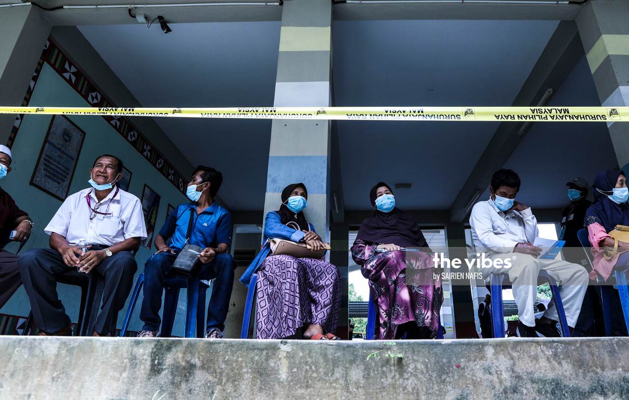 Voters waiting for their turnto cast the vote during Sabah State Election at Sekolah Kebangsaan (SK) Serusup, Tuaran. - SAIRIEN NAFIS/ The Vibes, September 26, 2020.
