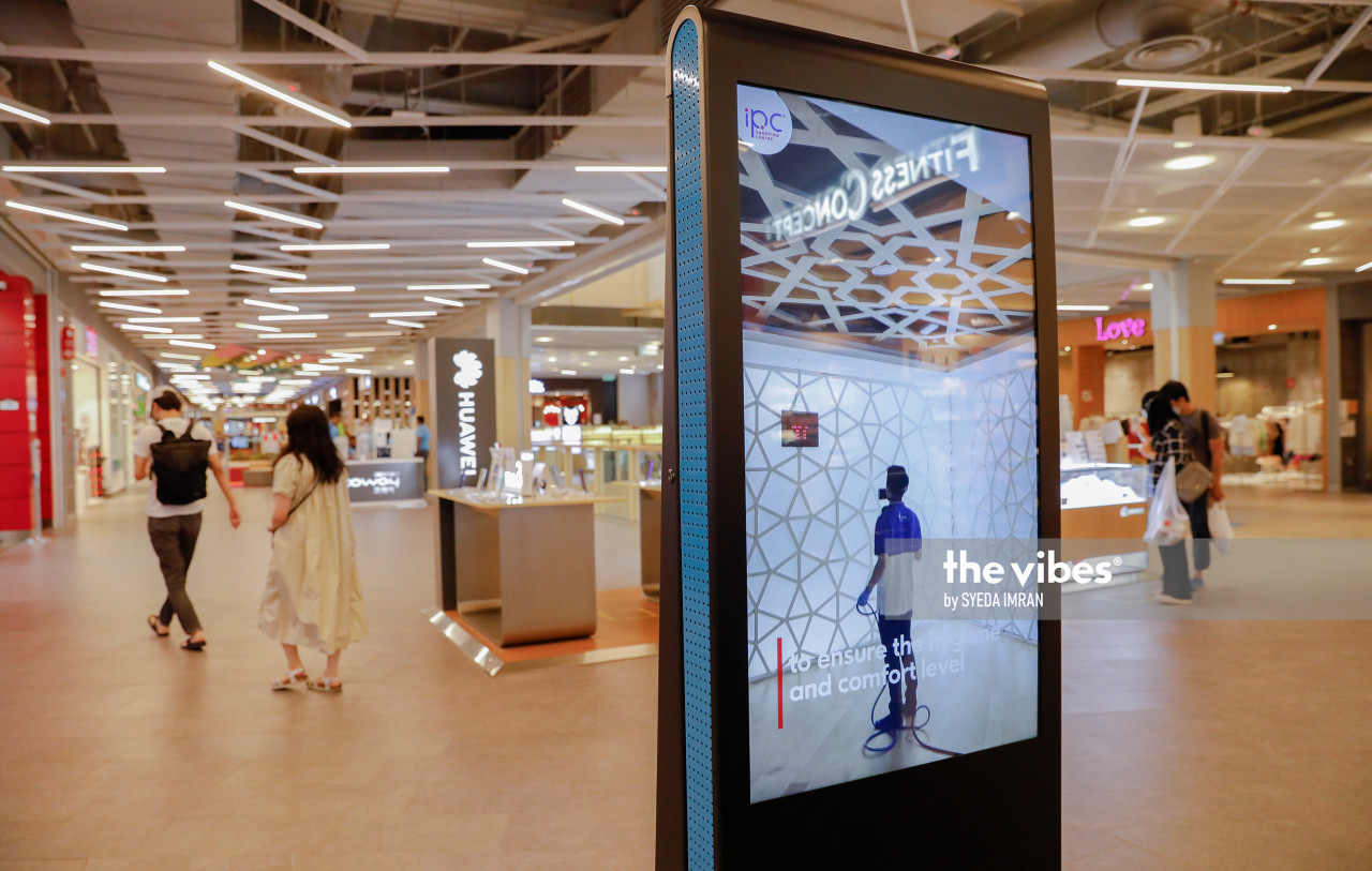 Some shoppers remain at IPC Shopping Centre. – The Vibes pic, November 5, 2020