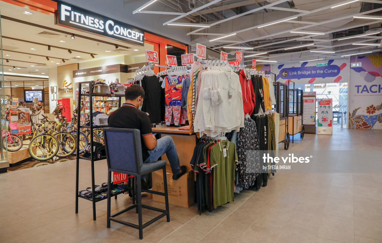 A lone worker mans a clothes shop at IPC Shopping Centre in Petaling Jaya, where business has also taken a hit from the pandemic. – The Vibes pic, November 5, 2020
