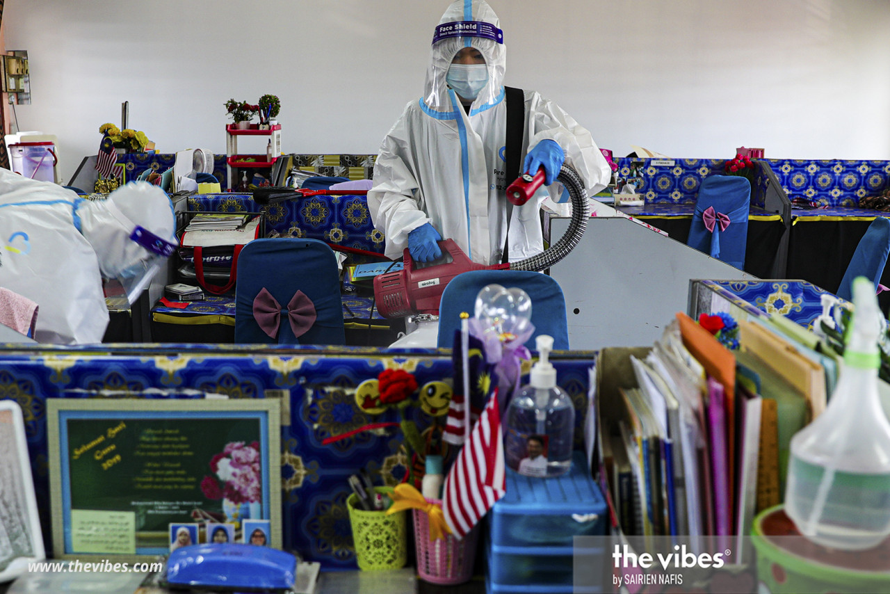 When schools reopen, not just students, but teachers will also have to attend physical classes. As such, it is important to sanitise the teacher’s room as well. – SAIRIEN NAFIS/The Vibes pic, February 28, 2021