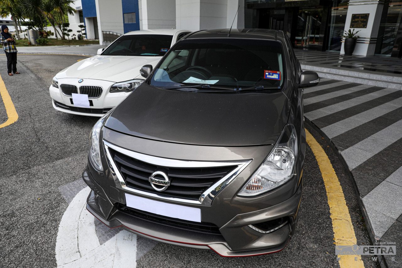 The two vehicles seized in the raid on Thursday. – ALIF OMAR/The Vibes pic, May 29, 2022