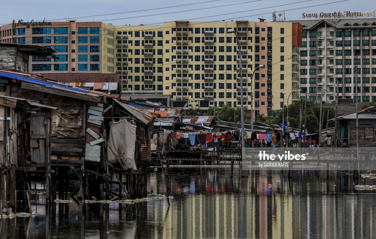 The Sabah Oriental Hotel against the backdrop of squatters at Kampung Sembulan Tengah.- The Vibes pic, Oct. 1 2020.