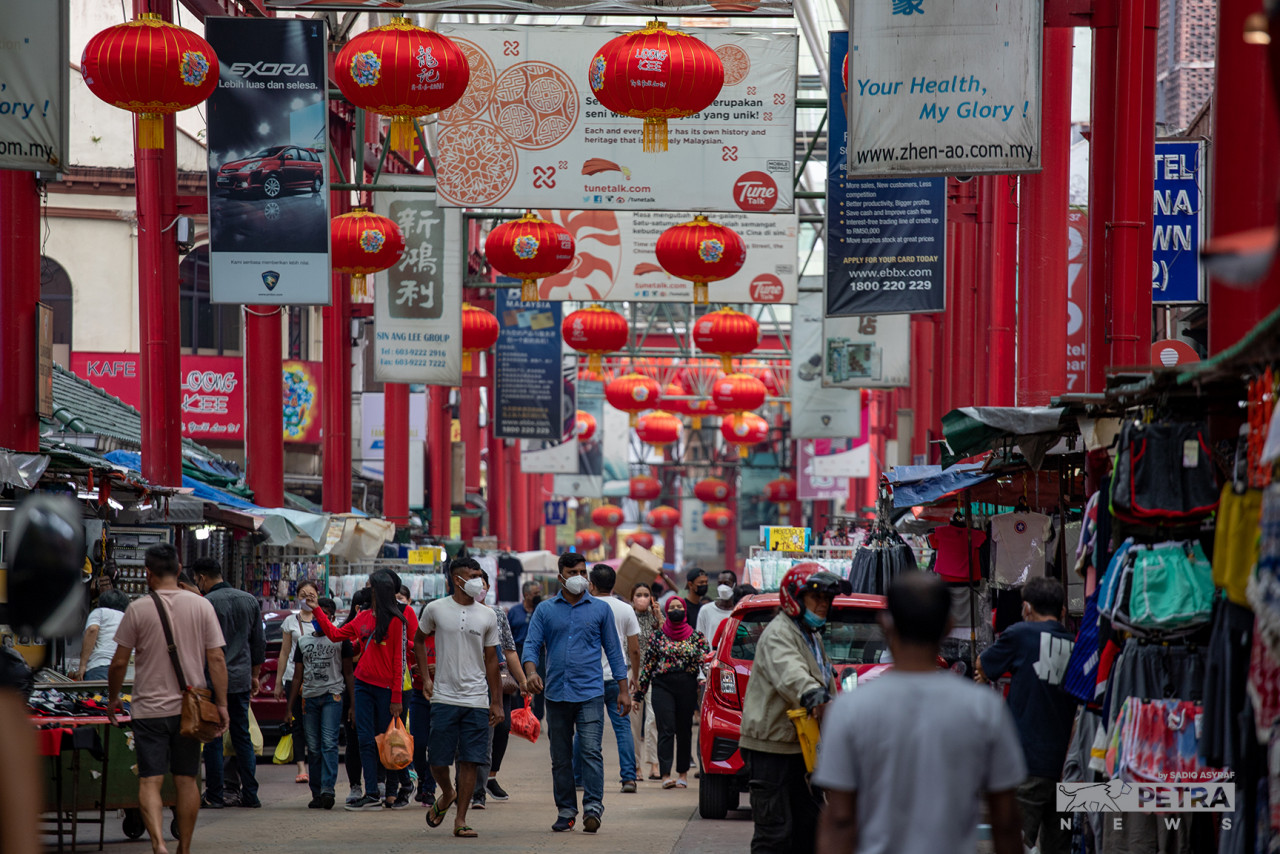 A view of Kuala Lumpur’s Petaling Street as foot traffic returns to an iconic tourist hotspot hit hard by the Covid-19 pandemic. – The Vibes file pic, September 4, 2022  