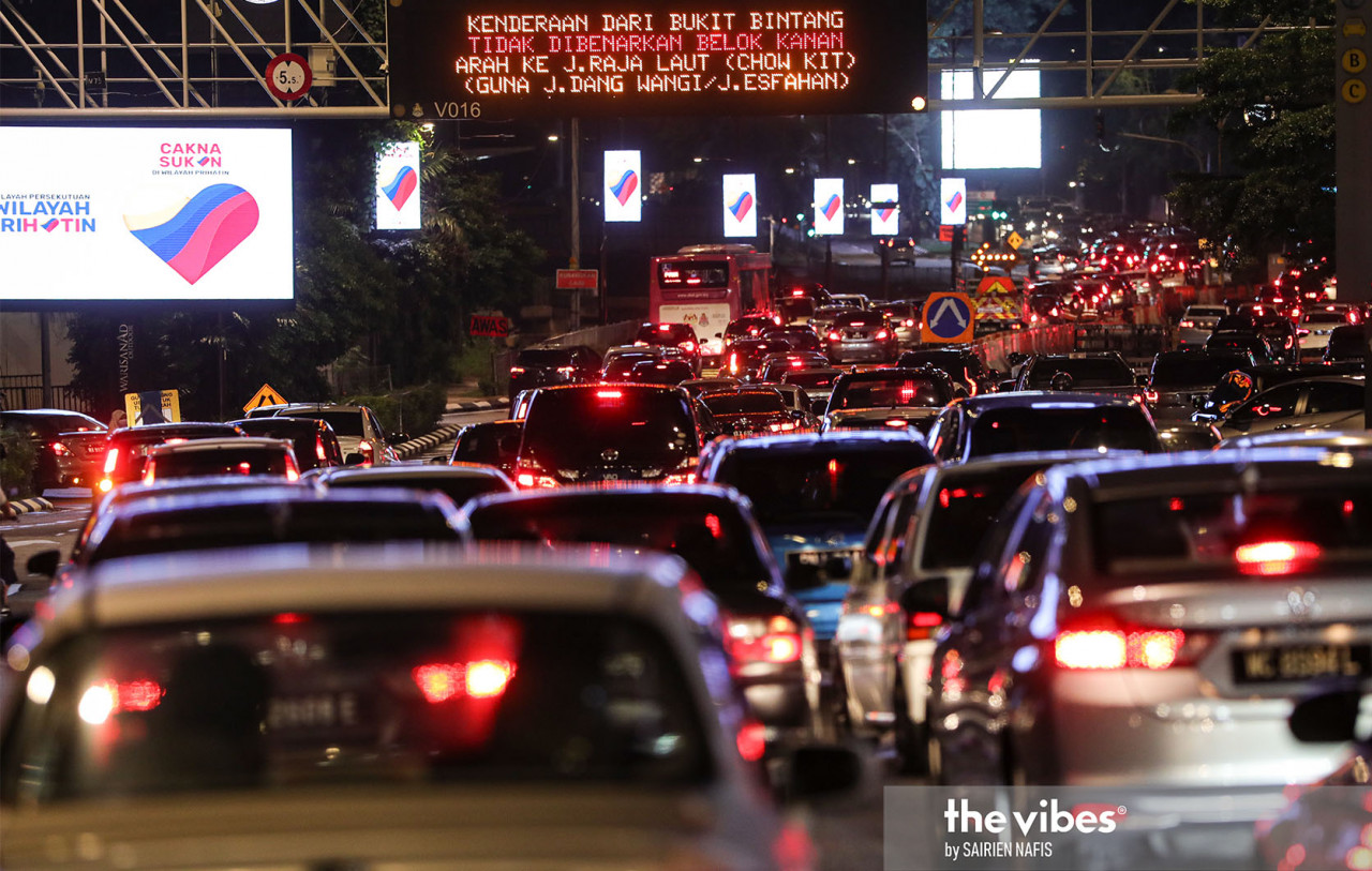 Traffic backed up behind the Pavilion Kuala Lumpur mall. – The Vibes pic, January 1, 2021