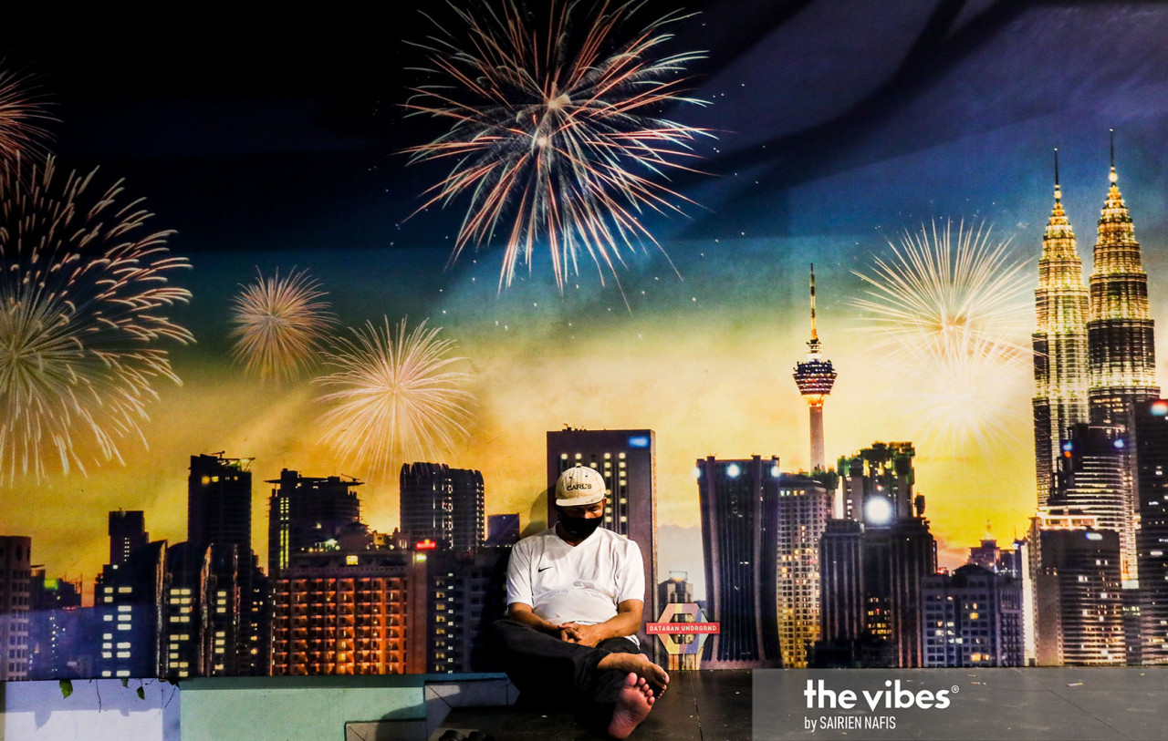 A man taking a breather in front of a mural of the city in the capital last night. – The Vibes pic, January 1, 2021