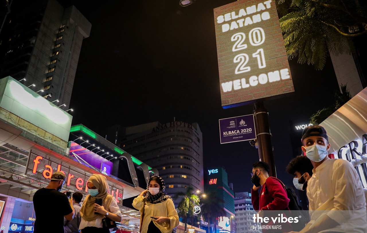 Pedestrians visiting popular shopping locales in Bukit Bintang last night. – The Vibes pic, January 1, 2021