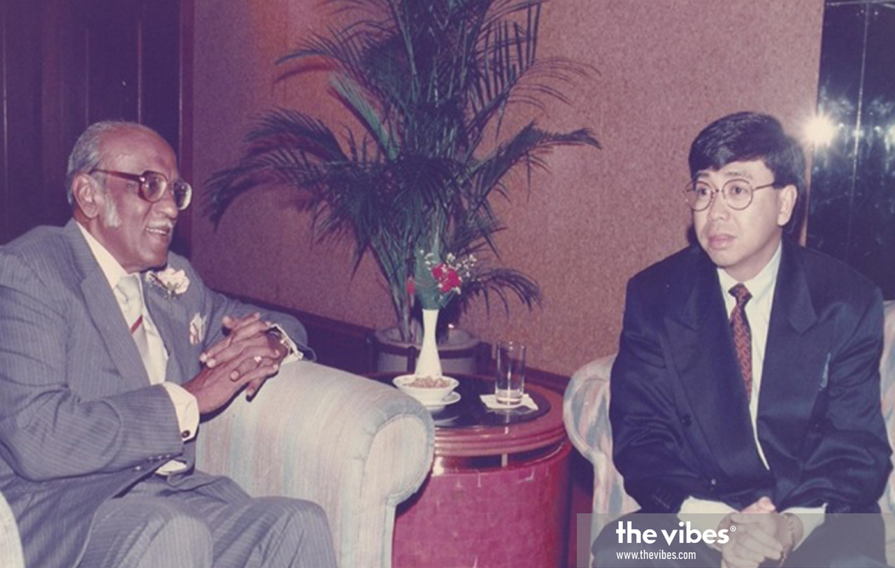 D.R. Daniels, founder of SAMH, with the Sultan of Selangor, Sultan Sharafuddin Idris Shah Alhaj Ibni Almarhum Sultan Salahuddin Abdul Aziz Shah Alhaj. – Pic courtesy of SAMH