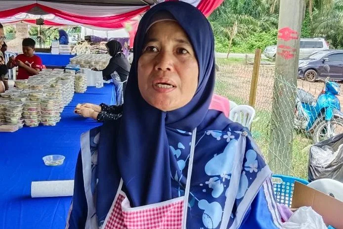 A resident of Kg Kuala Triang, also in Bera, Aida Ahmad, 54, believes that the 15th general election should be held as soon as possible to pave the way for the formation of a more stable government. – Petra News file pic, September 12, 2022