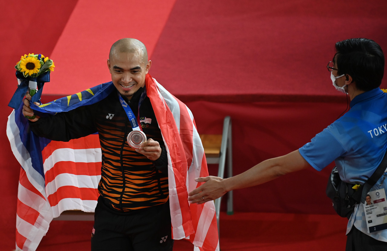 Fate was not on Azizulhasni’s side in the Tokyo Olympic Keirin final. - AFP Pic, December 31, 2021