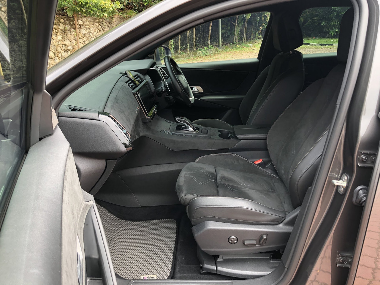 Ample leg and headroom in the DS 7 Crossback. – Daniel Fernandez pic, October 26, 2020