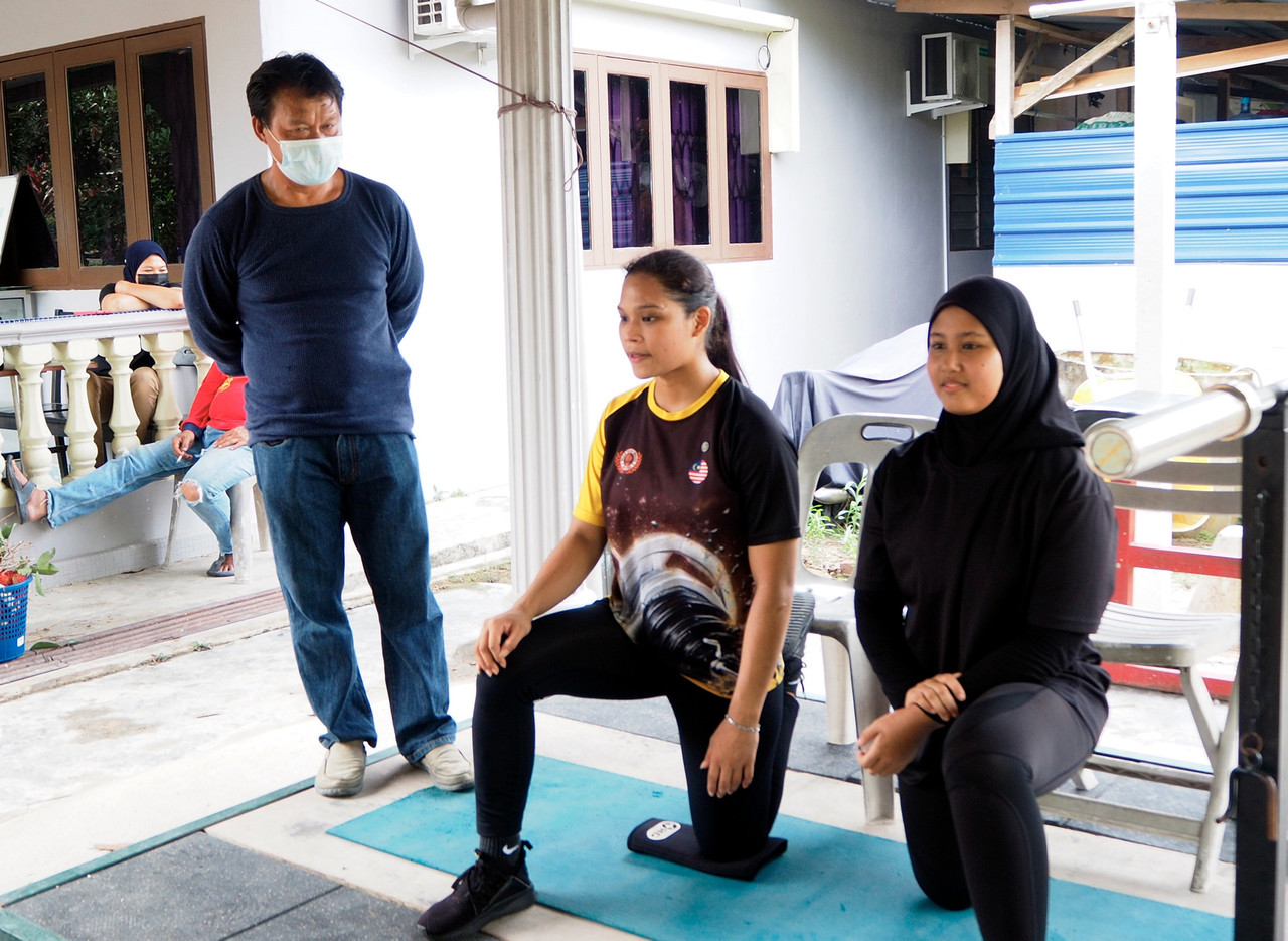 As a gesture of appreciation, Diaz has agreed to monitor a training programme set up by Janius to groom up-and-coming Malaysian athletes for the future