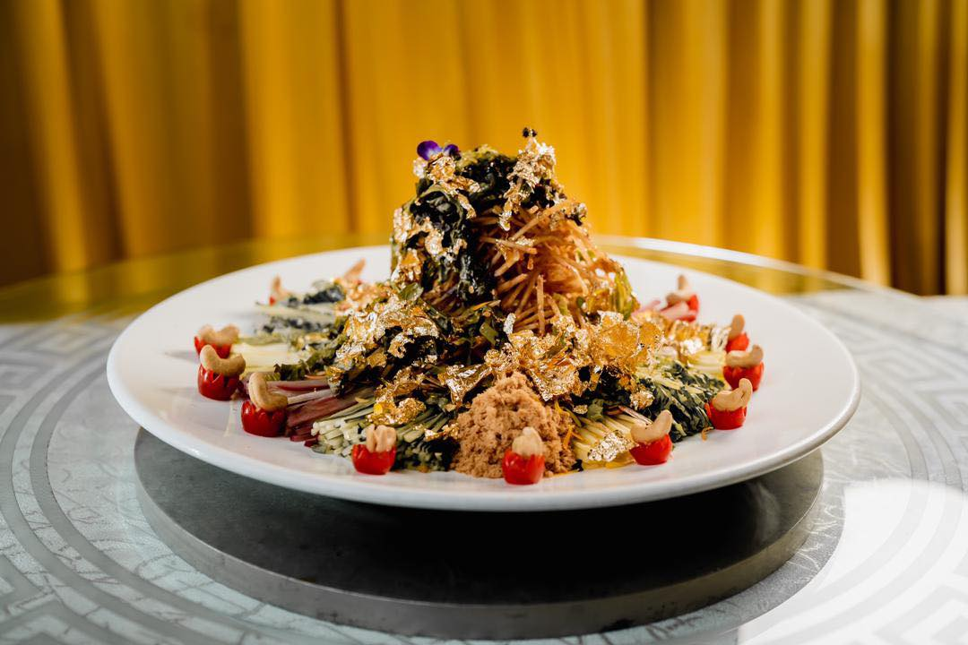 Shimmering gold Yee Sang. – Grand Imperial pic