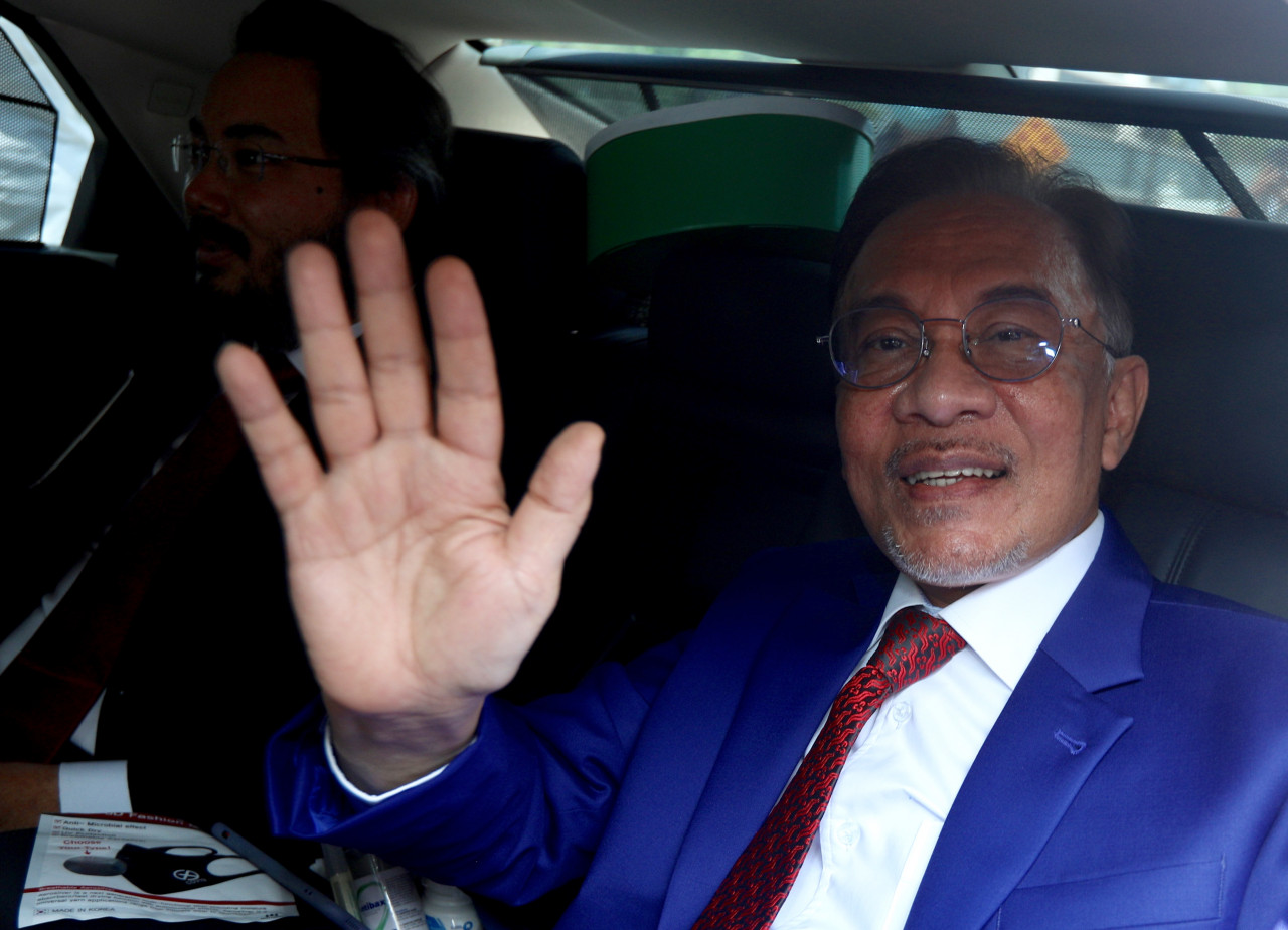 Anwar Ibrahim at Yang di-Pertuan Agong's Palace for Consultment