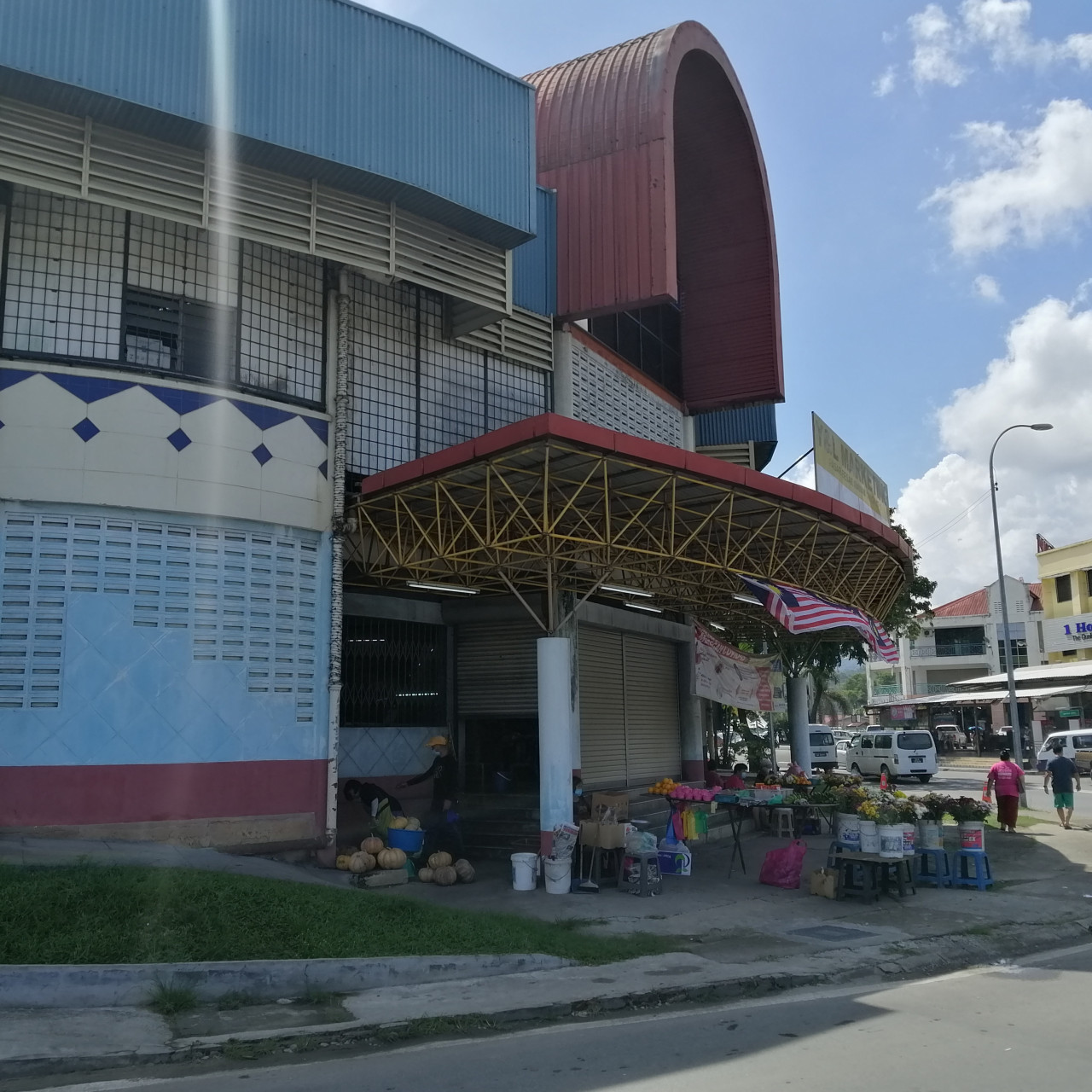 The Inanam market building in town. – The Vibes pic, September 24, 2020