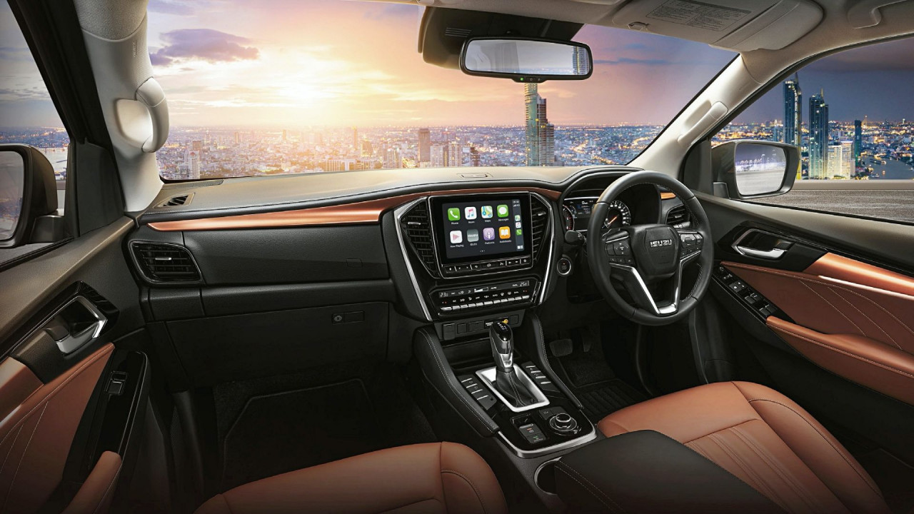 The cabin dashboard of the Isuzu mu-X. – Pic courtesy of Isuzu Thailand, October 30, 2020