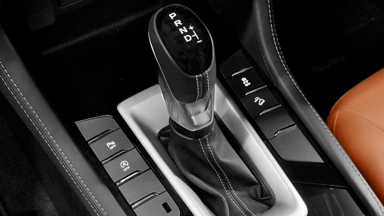 The gearshift. – Pic courtesy of Isuzu Thailand, October 30, 2020