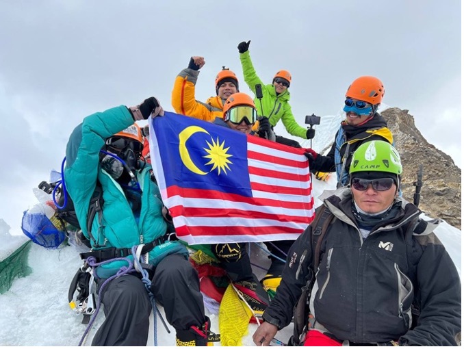 The KAME 2022 climbers atop the summit of Mount Lobuche at 6,119m above sea level. – Pic courtesy of Keluarga Malaysia Everest 2022 Telegram Group, May 3, 2022