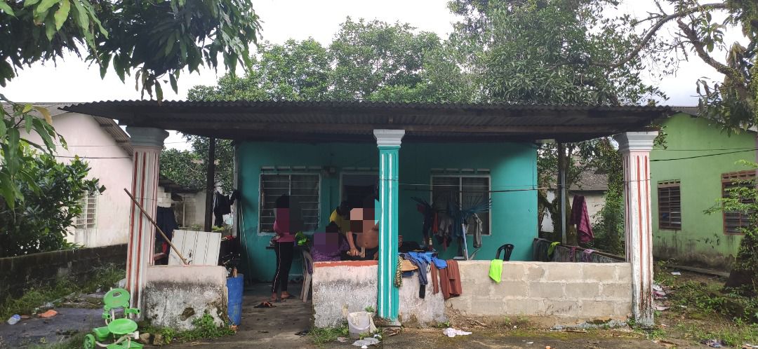 A walk through Kg Orang Asli Bakar Batu would reveal the almost widespread presence of rubbish, including on the inside of homes and at the playground frequented by local children. – ARJUN MOHANAKRISHNAN/The Vibes pic, February 11, 2022
