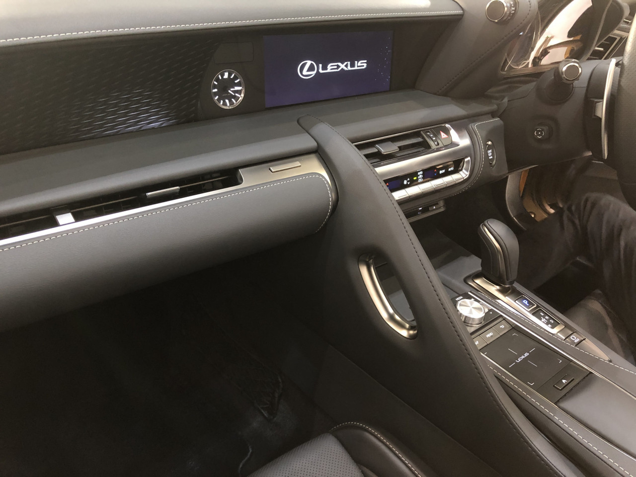 Impressive 10.3-inch high-resolution split-screen multimedia display. – Daniel Fernandez pic